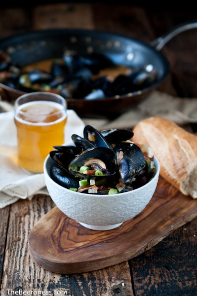 Spicy Steamed Mussels in Beer