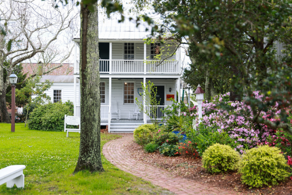 a historic home on the Beaufort historic site